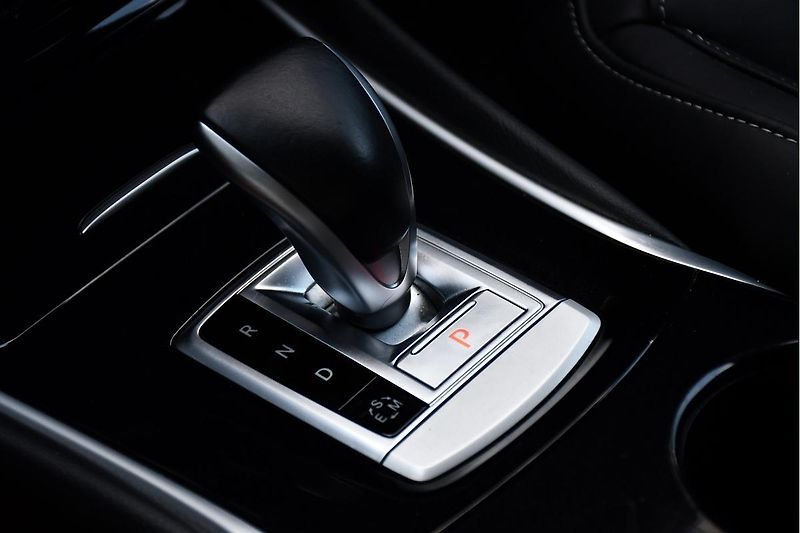 Mercedes-Benz GLA INFINITI QX30 220 CDI 4MATIC  - fotka 34 z 45