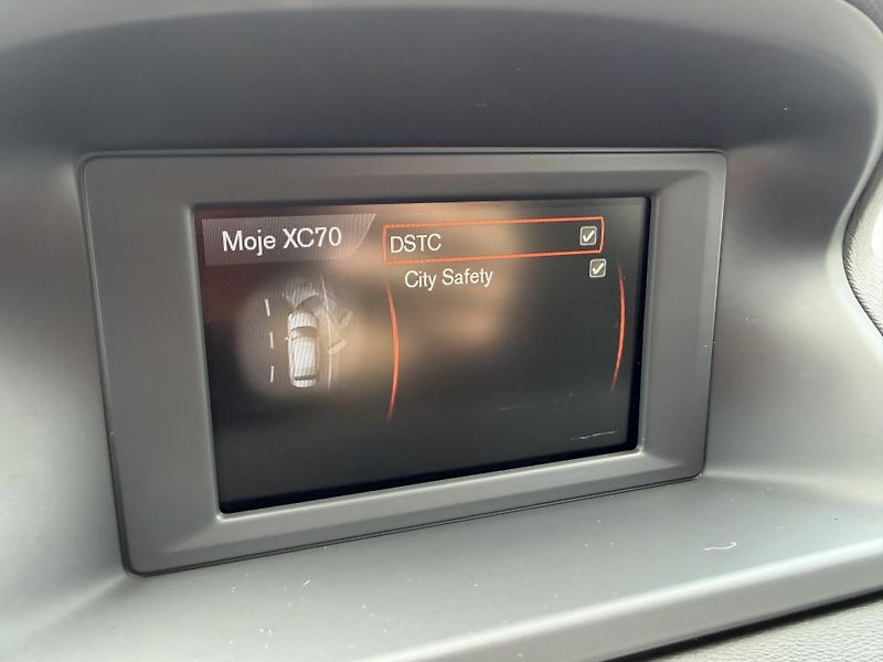 Volvo XC70 2.4 D4 4X4 MANUAL SERVISKA - fotka 22 z 45