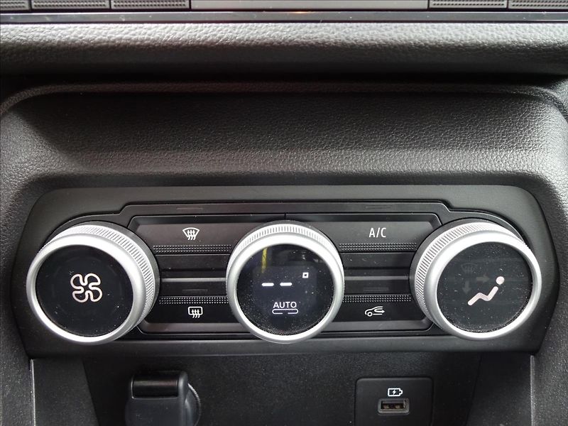 Dacia Sandero 1,0 TCe 67kW - fotka 37 z 50