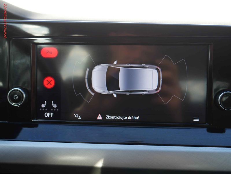 Volkswagen Golf (2020) 1.5 TSi, ČR, AC, LED, kmara - fotka 13 z 19