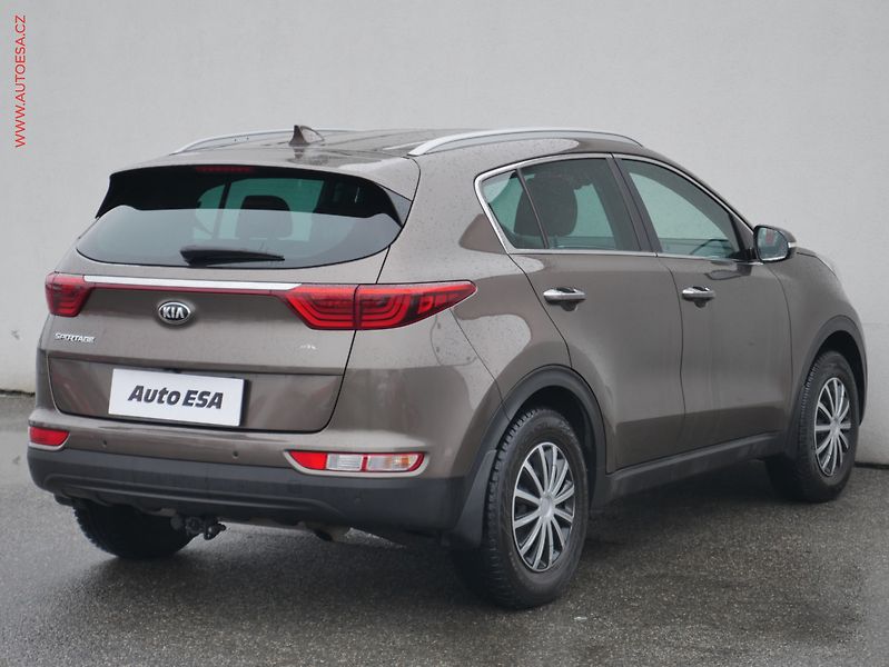 Kia Sportage (2017) 1.6 GDi, 2.maj,ČR, Navi - fotka 4 z 22