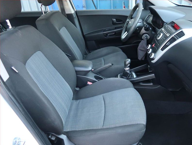 Kia Ceed (2010) 1.4 CVVT, nová STK - fotka 9 z 18
