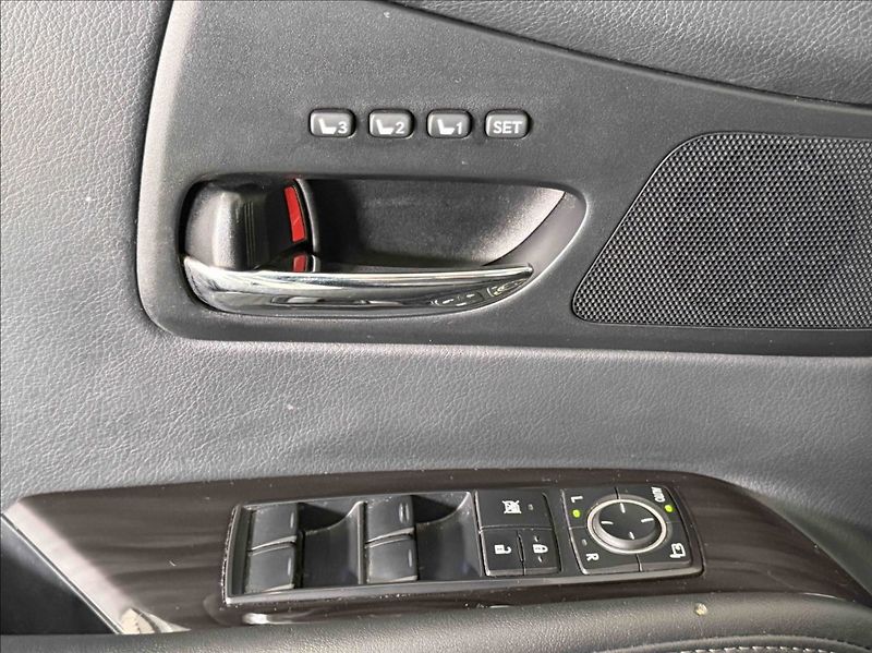 Lexus RX 3,5 450h serv. kniha 4x4 AT - fotka 17 z 22