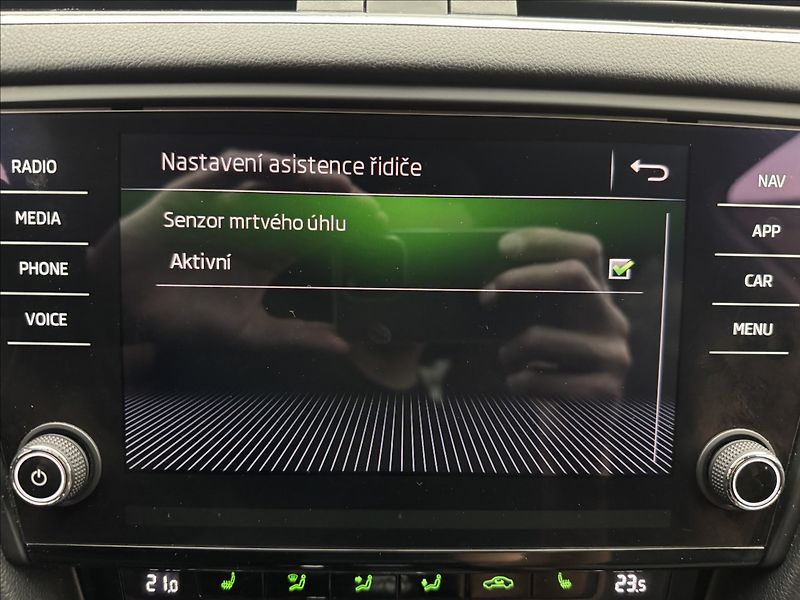 Škoda Octavia 2,0 135kW RS CHALLENGE 1MAJ ČR - fotka 19 z 43
