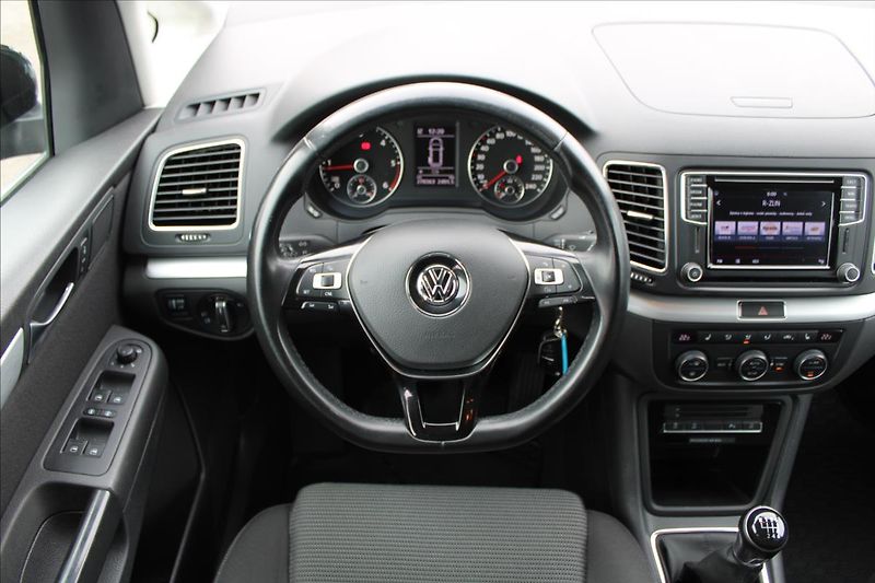 Volkswagen Sharan 2,0 TDI  NAVIGACE,TAŽNÉ - fotka 10 z 33