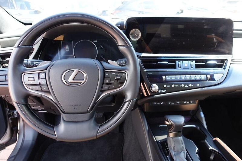 Lexus ES 300h ES300h 2,5HSD Prestige Top - fotka 19 z 39