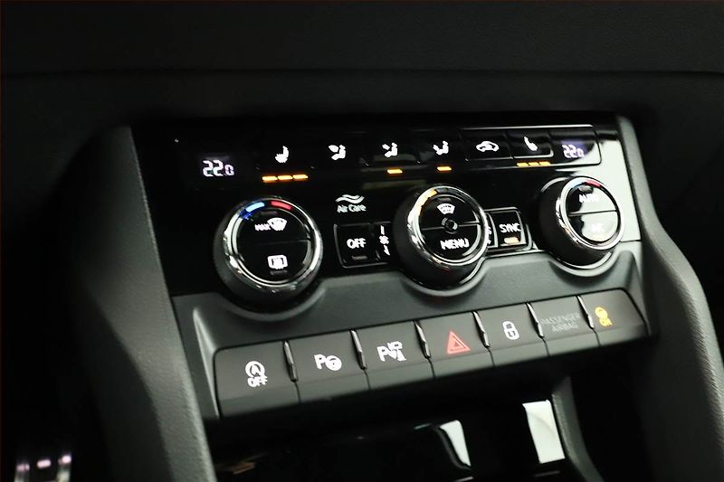 Škoda Karoq (2025) 1.5 TSI, SPORTLINE, SENZORY - fotka 9 z 18