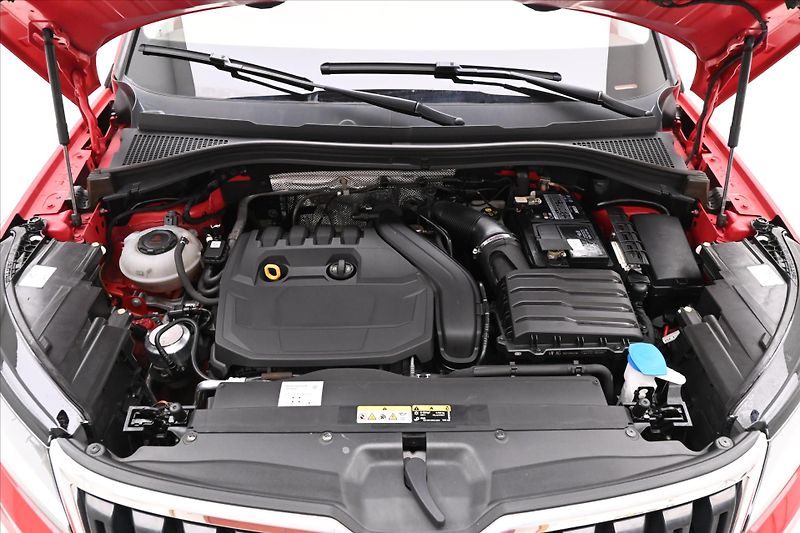 Škoda Kodiaq 1,5 TSI 110 kW TAŽNÉ NAVI Záru - fotka 9 z 31