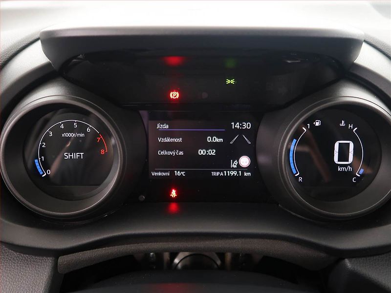Toyota Yaris (2023) 1.5 VVT-i, Serv.kniha - fotka 11 z 17