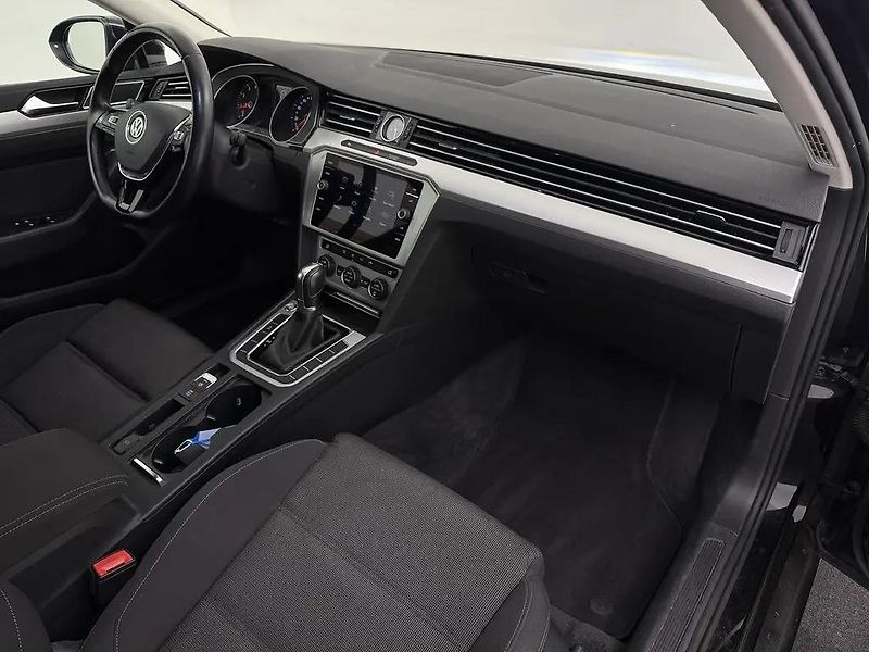 Volkswagen Passat 1.4TSI DSG 110kW Matrix ACC - fotka 4 z 13