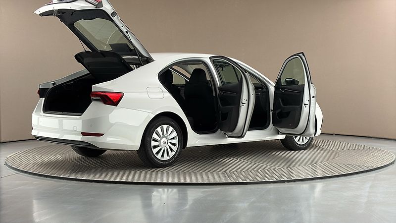 Škoda Octavia 2.0 TDI Active - fotka 6 z 24