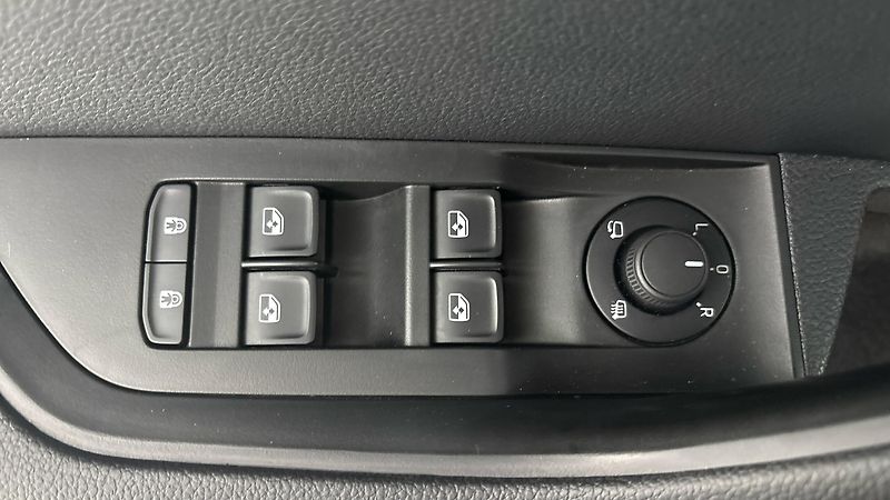 Škoda Superb 2.0 TDI DSG 4x4 Style Combi - fotka 23 z 27