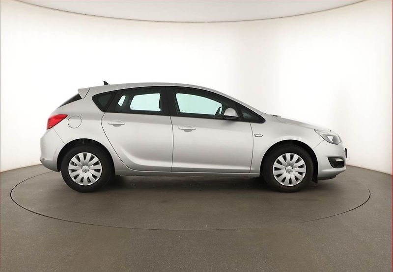 Opel Astra (2015) 1.6 CDTI, Tempomat - fotka 6 z 13