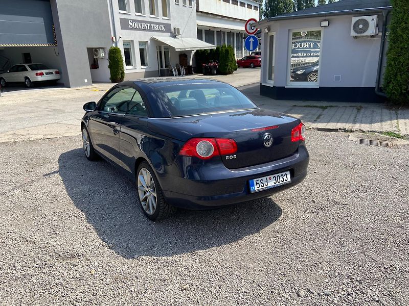 Volkswagen EOS (2007) 2.0 TDi 103kW, kabriolet - fotka 8 z 17