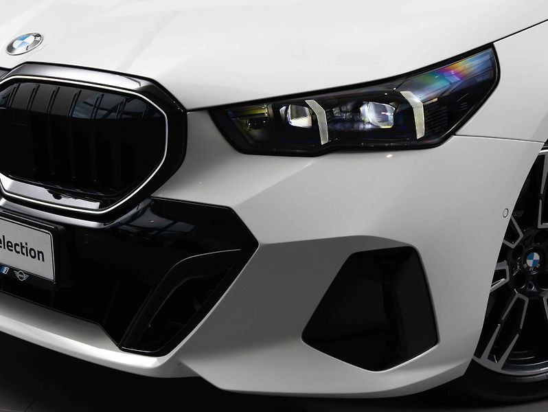 BMW Řada 5 540d xDrive Touring - fotka 7 z 22