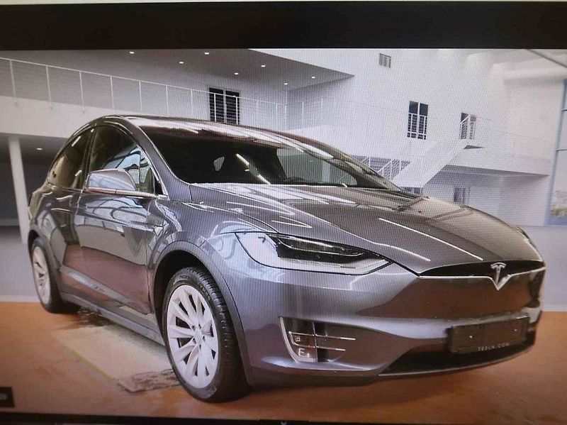Tesla Model 3.