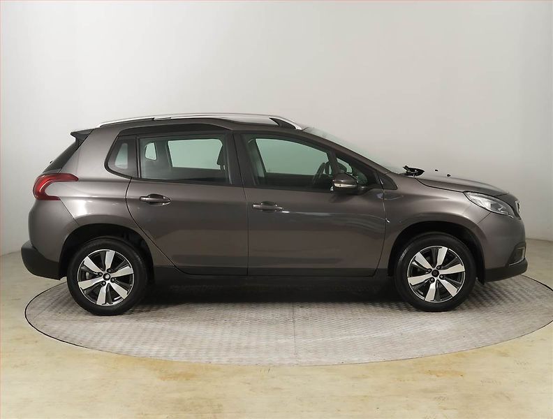Peugeot 2008 (2018) Active 1.2 PureTech - fotka 6 z 21