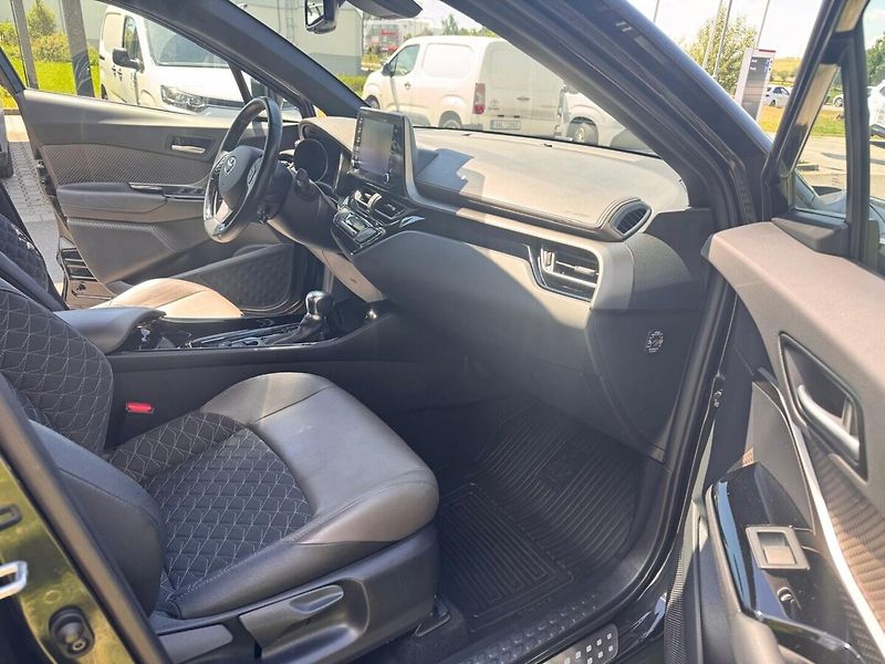 Toyota C-HR 2.0 Executive - fotka 12 z 13