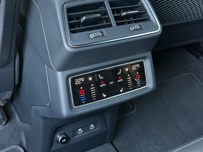Audi e-tron 55 300kW NightV B&O HUD Tažné - fotka 17 z 18
