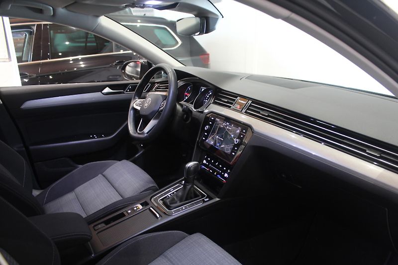 Volkswagen Passat (2021) 2.0TDI DSG Model 2022 - fotka 20 z 35