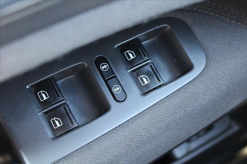 Volkswagen Touareg 2,5 TDI  NOVÉ V ČR,4x4 - fotka 21 z 29