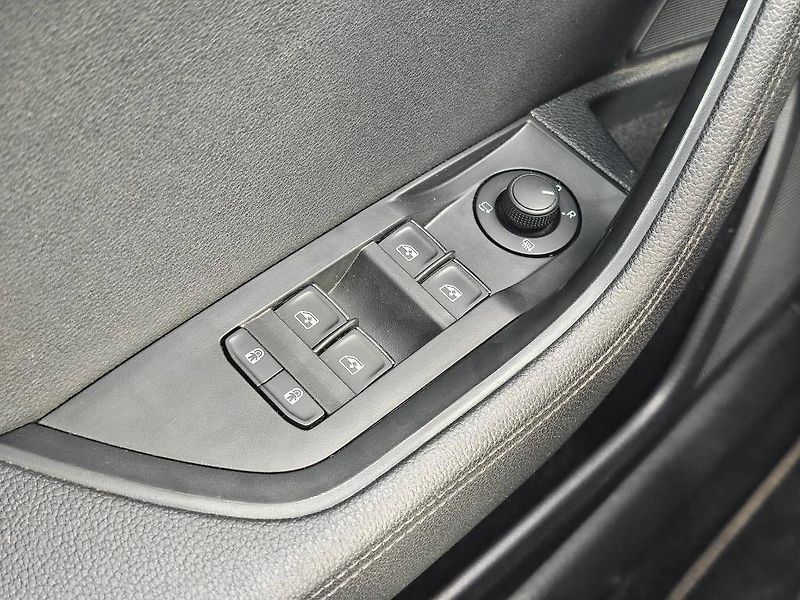 Škoda Superb L&K 7DSG 2,0TDI - fotka 23 z 26