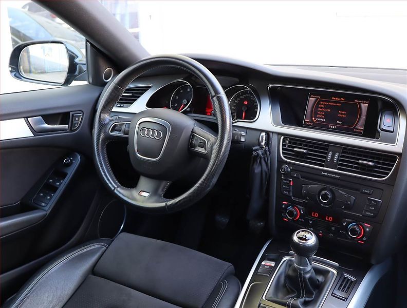 Audi A5 (2010) S-Line 2.0 TFSI, Xenony - fotka 7 z 16