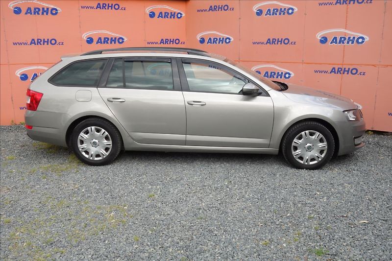 Škoda Octavia 1,6 TDi,ČR,SERV.KN.,STYLE,4x4. - fotka 8 z 32