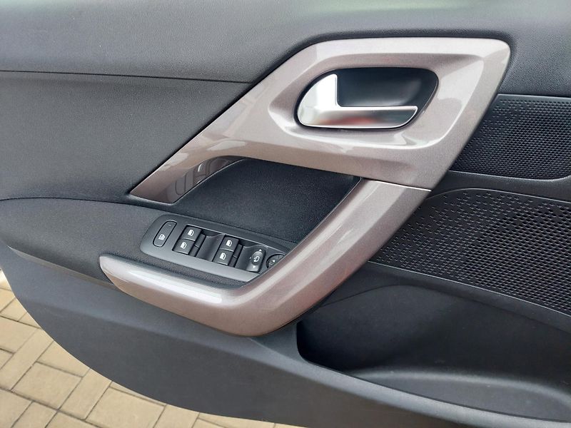 Peugeot 2008 (2015) 1.2-81kW THP - fotka 17 z 38