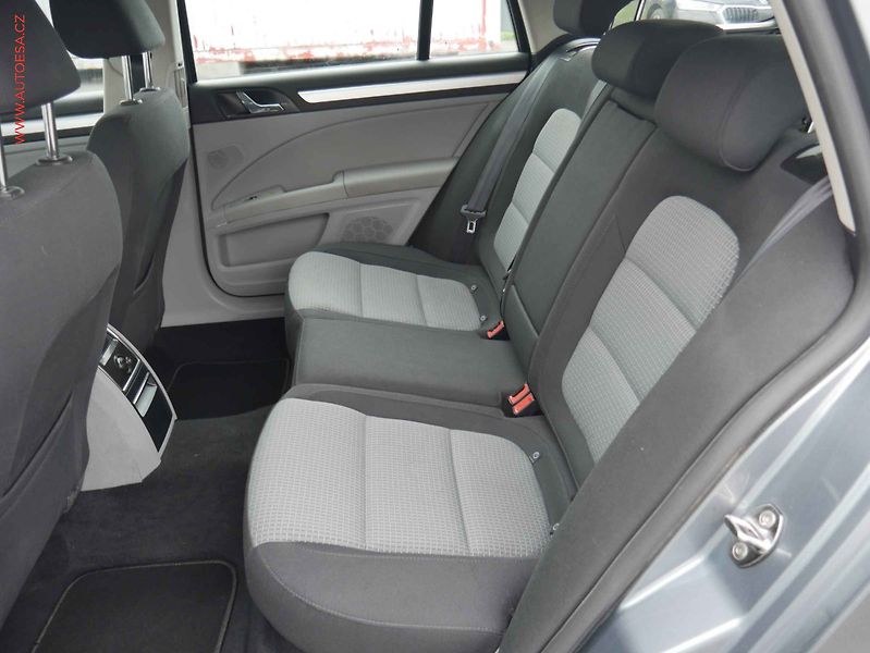 Škoda Superb (2010) 2.0TDi, Ambition, AC - fotka 10 z 17