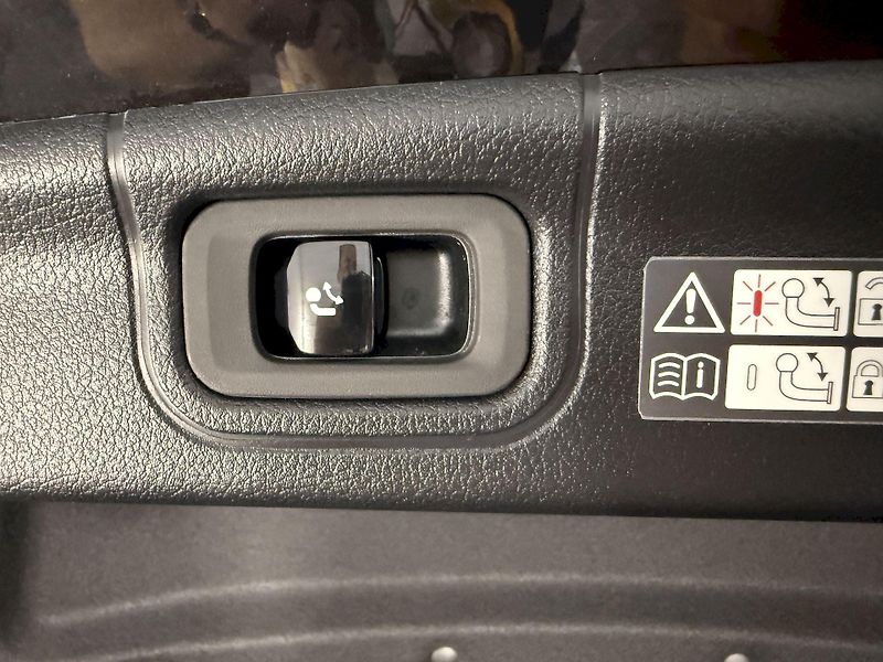 Mercedes-Benz Třídy C C200 AMG FCL CZ 1.maj. - fotka 35 z 42