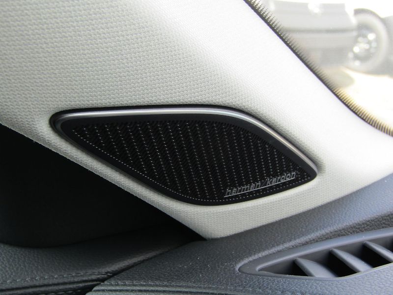 Volkswagen Passat 1,5 eTSI 11KW DSG NEZ.TOPENÍ - fotka 30 z 30