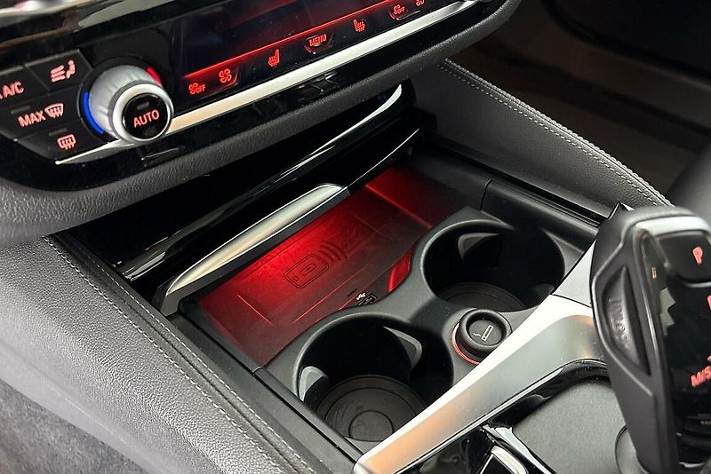 BMW Řada 5 540d xDrive - fotka 15 z 17