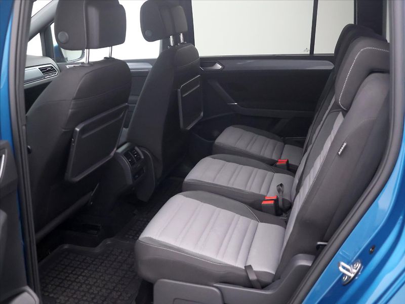 Volkswagen Touran 2,0 TDI 110kW R-Line DSG CZ - fotka 15 z 38
