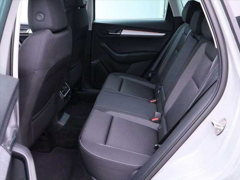 Škoda Karoq 2,0 TDI DSG 4x4 Tour Virtual - fotka 14 z 33