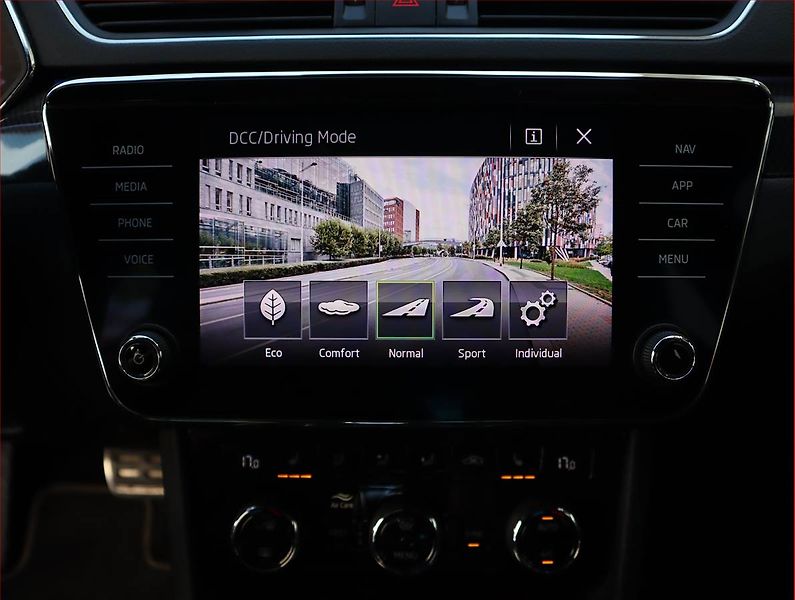 Škoda Superb (2019) 2.0 TDI, Automat, Kůže, Navi - fotka 24 z 25