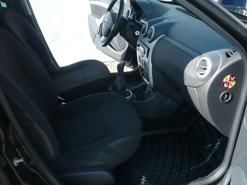 Dacia Duster 1.6i 77Kw Klimatizace - fotka 11 z 26