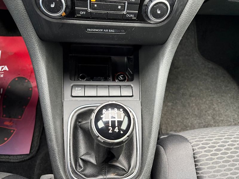 Volkswagen Golf 1.6, 75kW, Aut. Klima, Výhřevy - fotka 11 z 23
