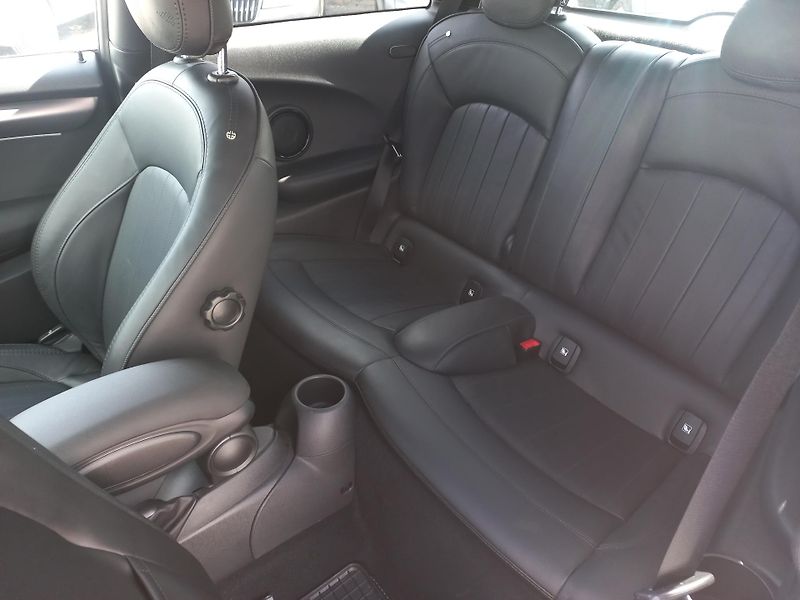 Mini Cooper (2021) 1.5i 100kW  - fotka 11 z 19