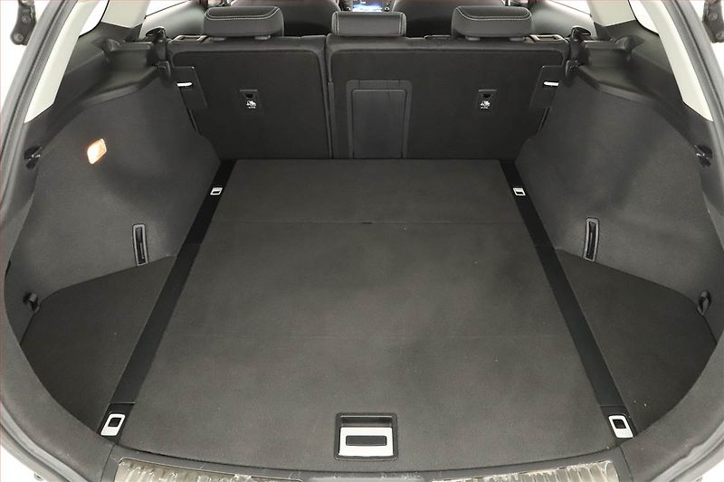 Toyota Avensis (2015) 2.0 D-4D, Navi, Tempomat - fotka 13 z 14