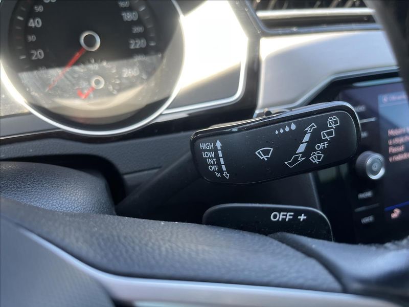 Volkswagen Passat 2,0 TDi 110KW DSG LED ELEGANCE - fotka 30 z 50