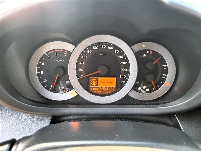 Toyota RAV4 2,2 D4-D,4x4,klima,alu, - fotka 21 z 35
