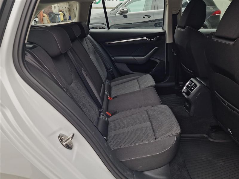 Škoda Octavia 2.0TDI Style, původ ČR,1.Maj. - fotka 15 z 50