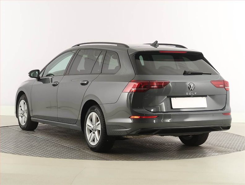Volkswagen Golf (2025) Life 1.5 TSI - fotka 4 z 25