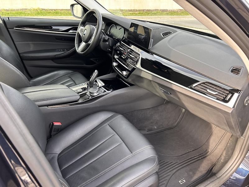 BMW Řada 5 520D XDRIVE, 1. majitel - fotka 11 z 20