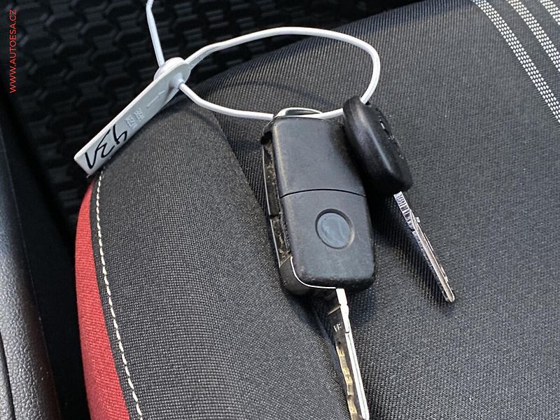 Škoda Citigo (2013) 1.0 MPi, Sport, výhřev sed, - fotka 15 z 15