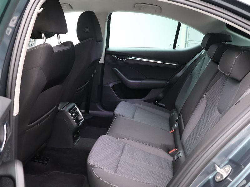 Škoda Octavia 2,0 TDI 110kW DSG Style CZ - fotka 15 z 39