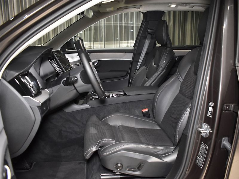 Volvo XC90 2,0 B5 AWD Ultra vzduch,Pano - fotka 8 z 27