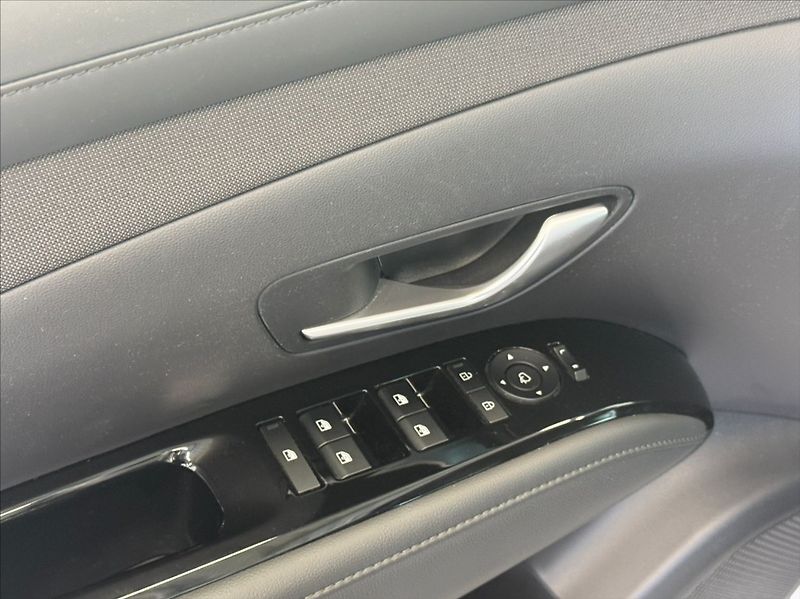 Hyundai Tucson 1,6 T-GDI STYLE 4X4 AT - fotka 13 z 16