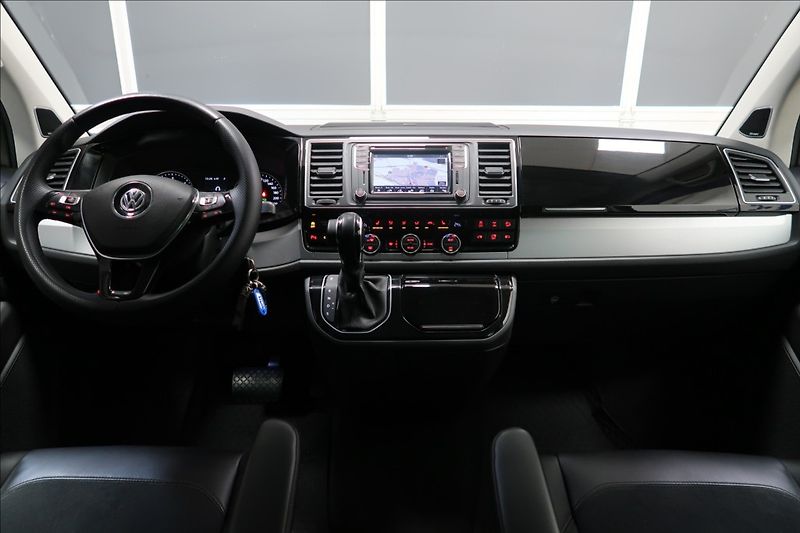 Volkswagen Multivan 2,0 TDI DSG 4MOTION HIGHLINE - fotka 10 z 45